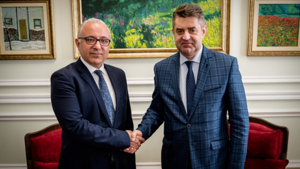 Π£ΠΊΡΠ°ΡΠ½Π° ΡΠ° ΠΡΡΠΌΠ΅Π½ΡΡ: ΠΠΎΠ»ΡΡΠΈΡΠ½Ρ ΠΊΠΎΠ½ΡΡΠ»ΡΡΠ°ΡΡΡ Π½Π° Π½Π°ΠΉΠ²ΠΈΡΠΎΠΌΡ ΡΡΠ²Π½Ρ 1 01000000 0aff 0242 1773 08dc8eeb8cc3 cx0 cy5 cw0 w1200 r1