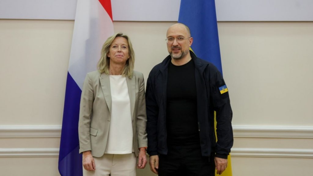 01000000 0aff 0242 8970 08dc8959c27e cx0 cy5 cw0 w1200 r1