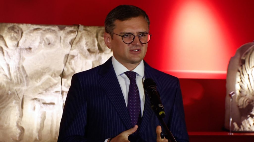 01000000 0aff 0242 4060 08dc9cb2af80 cx18 cy7 cw81 w1200 r1