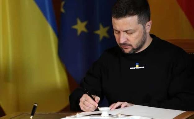 Президент України підписав закони про продовження мобілізації і воєнного стану
