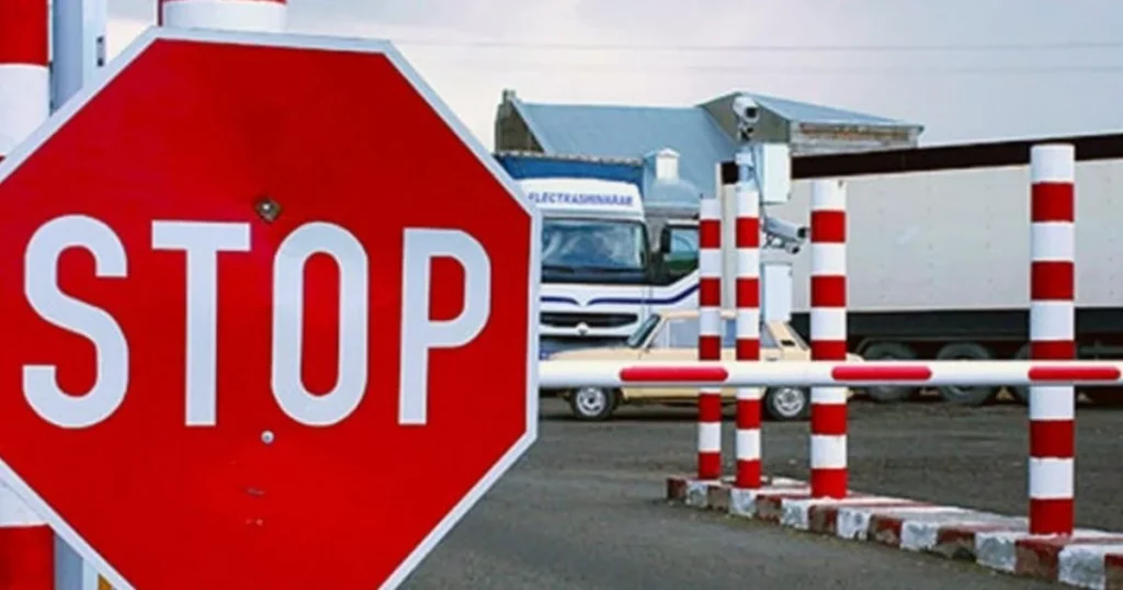 Уряд визначив порядок виїзду за кордон митців та медійників