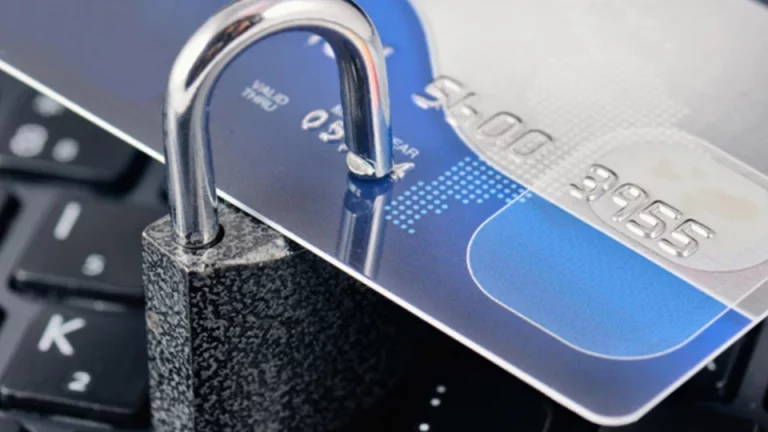 Блокування карткових рахунків