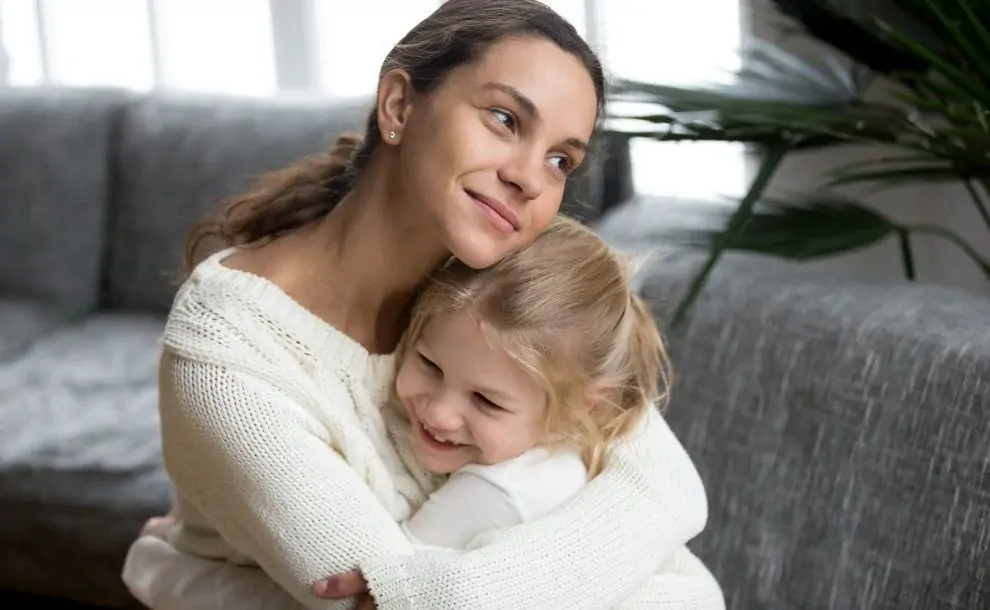 Розлучена жінка та одинока мати