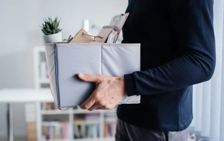 Звыльнення з роботи