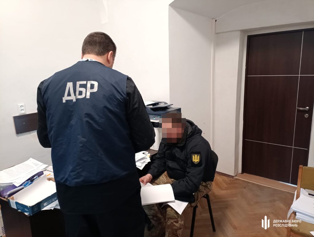 na lvivshhini dbr povidomilo pro pidozru vijskovosluzhbovcyu rajonnogo tck 2