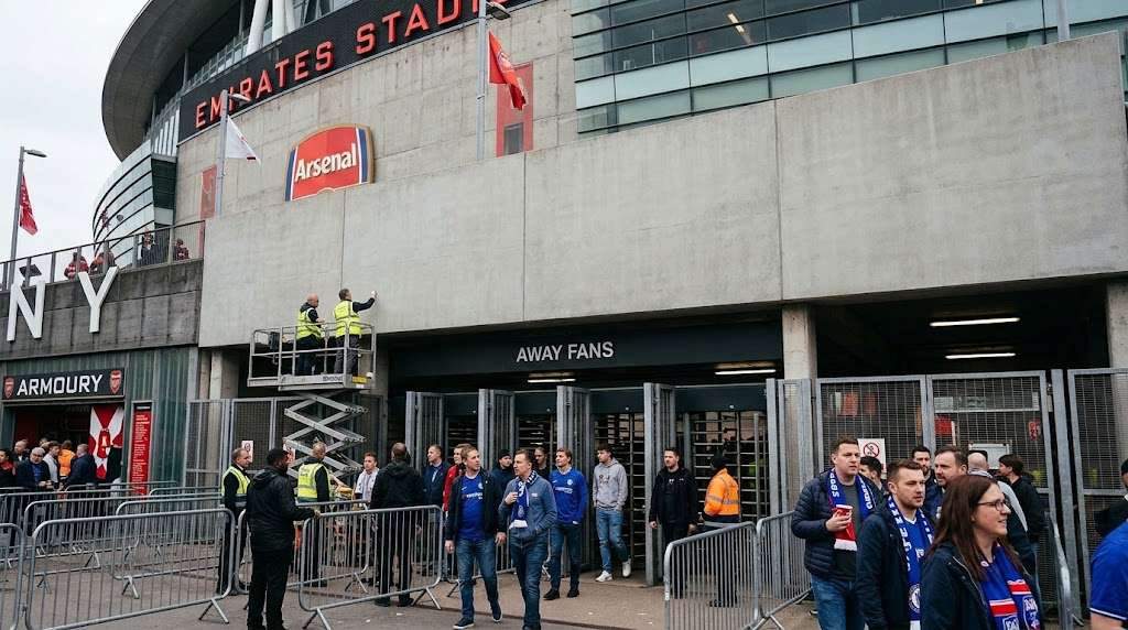 Arsenal zmussyv hadaty vsiu lihu